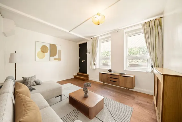 Spencer Road, W4, photo 2