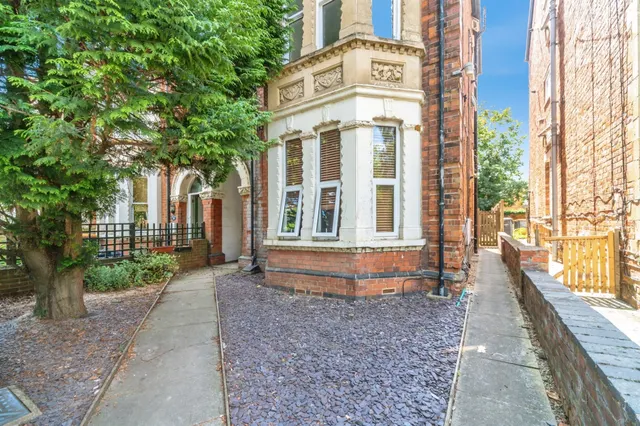 Clapham Road, Bedford, photo 1