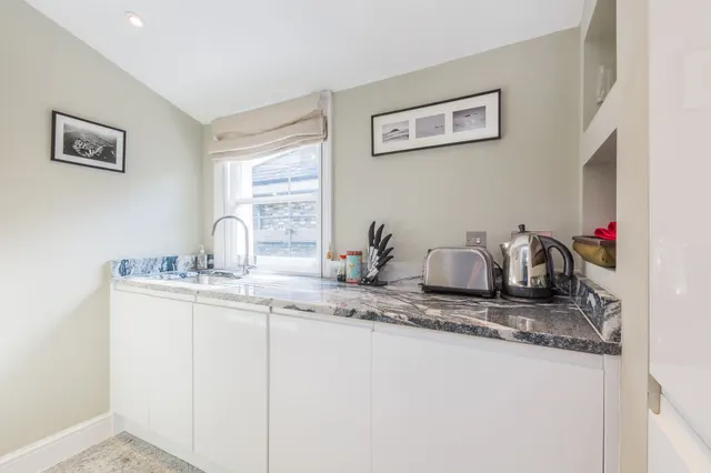Photo 3 — Flat 2, 2 St Johns Park, London