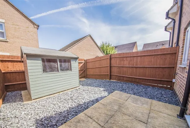 Holdenby Drive, Priors Hall Park, photo 2