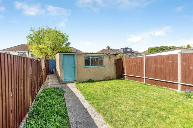 Photo 3 — Stoneleigh Crescent, Bristol
