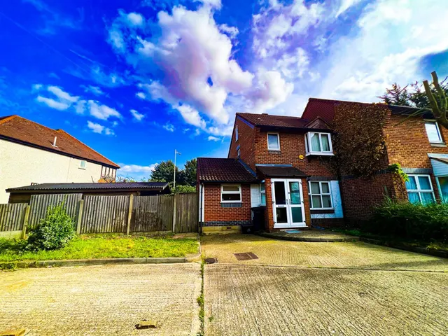 Hookstone Way, Woodford Green, Woodford Green, IG8 7LF, photo 1