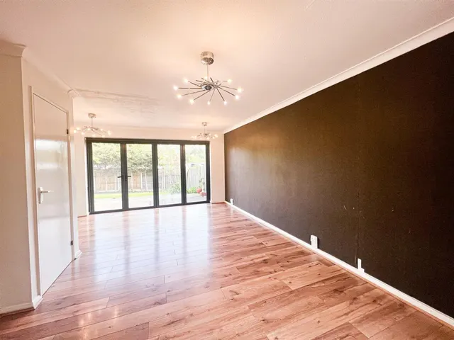 Photo 2 — Hookstone Way, Woodford Green, Woodford Green, IG8 7LF