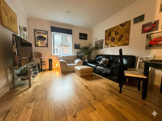 Epsom Road, Leatherhead, KT22, photo 3