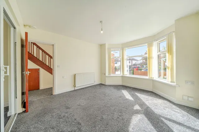 Stainburn Crescent, Leeds, LS17, photo 2