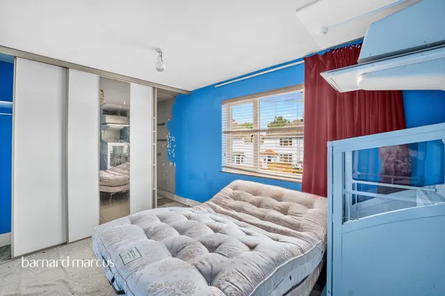 Dalton Avenue, Mitcham, CR4, photo 3
