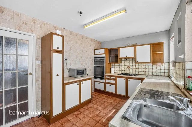 3 bedroom house, Dalton Avenue, Mitcham, CR4