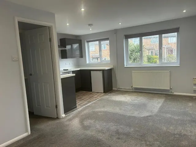 Henbury Close, Poole, photo 3