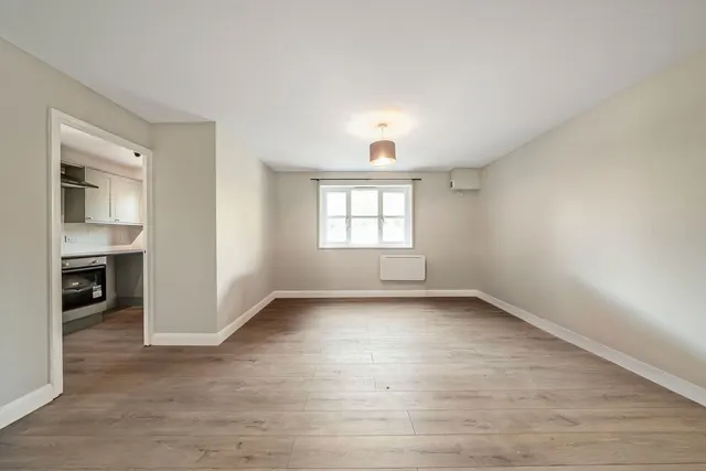 Redford Close, Feltham, TW13, photo 3
