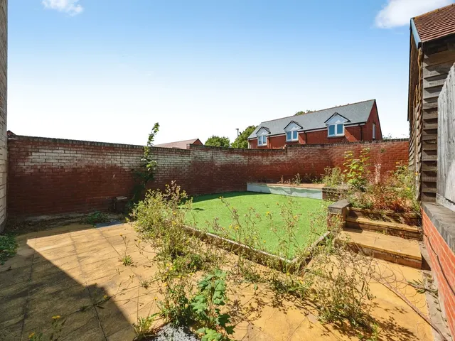 West Field Road, Weymouth, DT4, photo 2