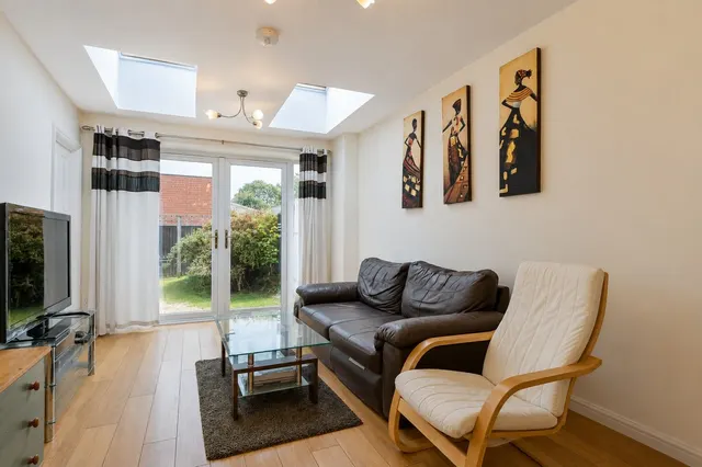 Photo 2 — 3 Aldershot Road, Guildford