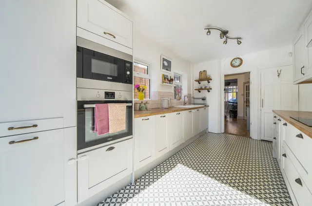 Photo 3 — Foxley Gardens, Purley CR8 2DQ