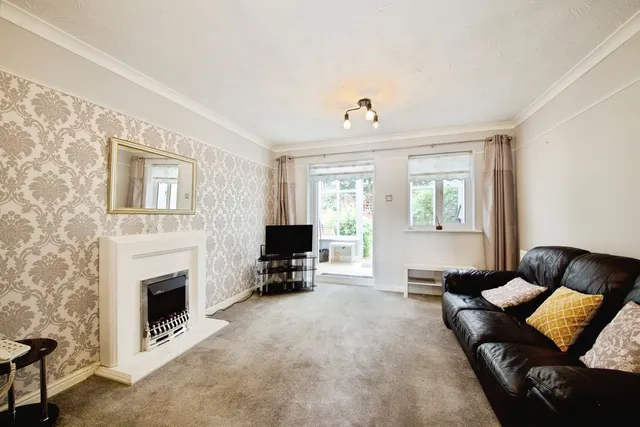Photo 3 — Foxglove Road, ROMFORD, Essex, RM7