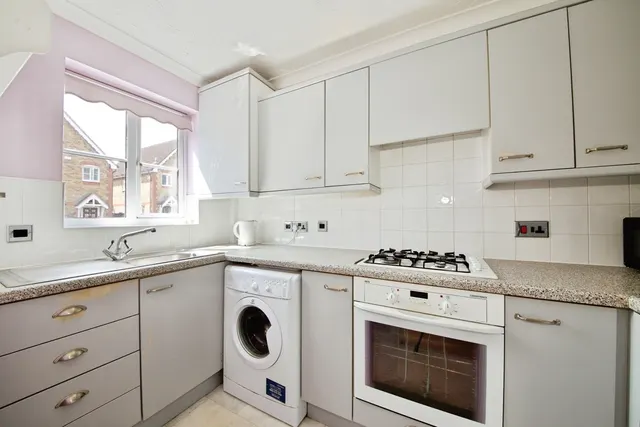 Photo 2 — Foxglove Road, ROMFORD, Essex, RM7