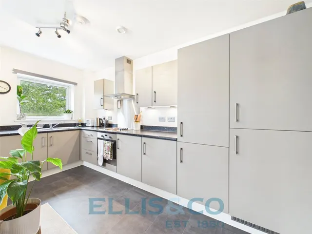 Sovereign Way, Tonbridge, TN9, photo 2