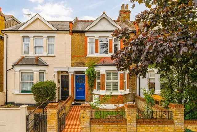 Cedar Avenue, TW2, photo 1