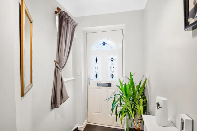 Glen Court, Castleford, WF10, photo 3