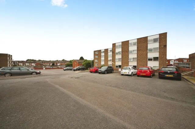 Handcross Road, Luton, photo 1