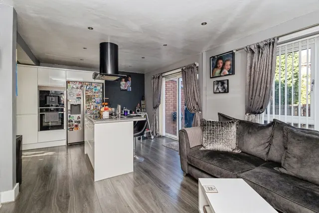Barry Lawson Close, Manchester, M8, photo 2