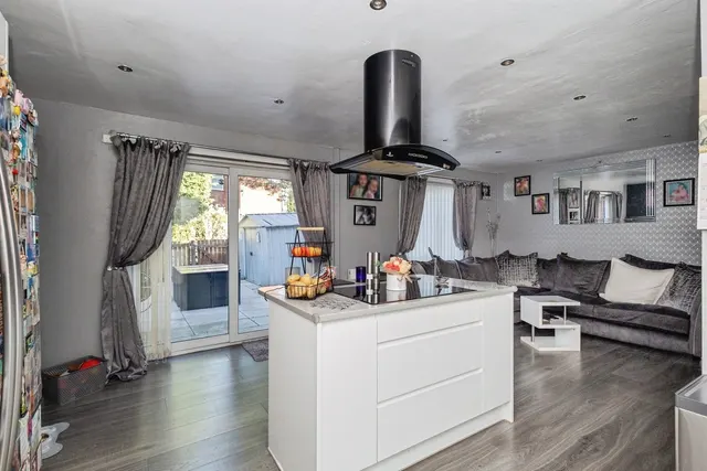 Barry Lawson Close, Manchester, M8, photo 3