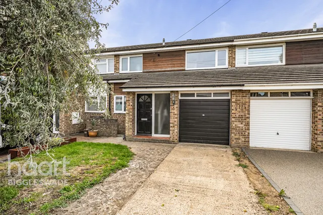 3 bedroom house, Maple Close, Biggleswade, SG18