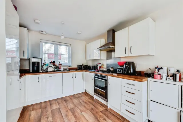 Photo 2 — Guild Close, Witney
