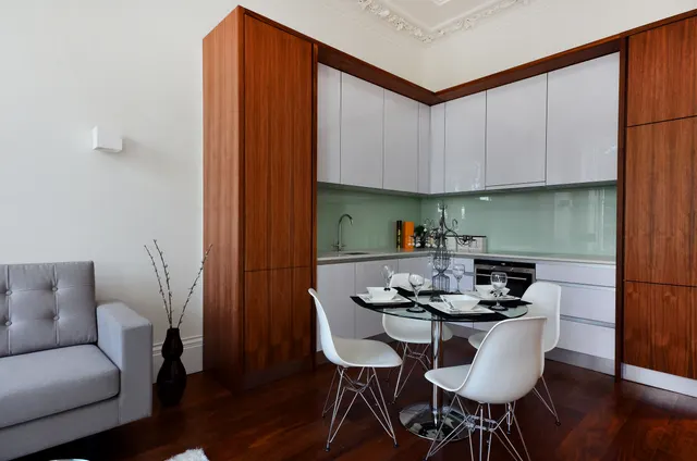 Photo 3 — Flat 3, 123 St Georges Square, London