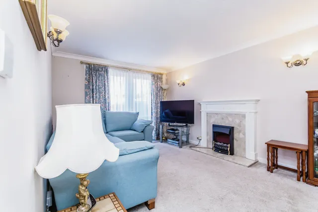 Beechwood Gardens, Caterham, Surrey, CR3, photo 1