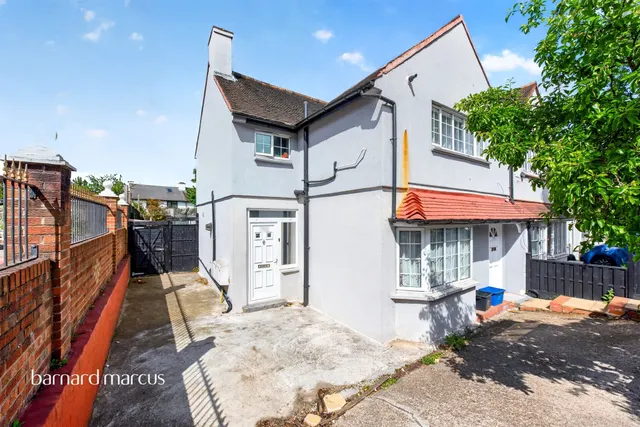 Photo 3 — Clifford Avenue, London
