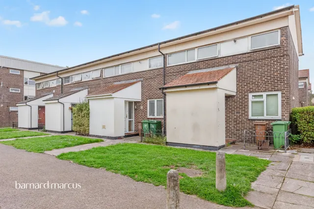 Brabazon Avenue, Wallington, SM6, photo 1