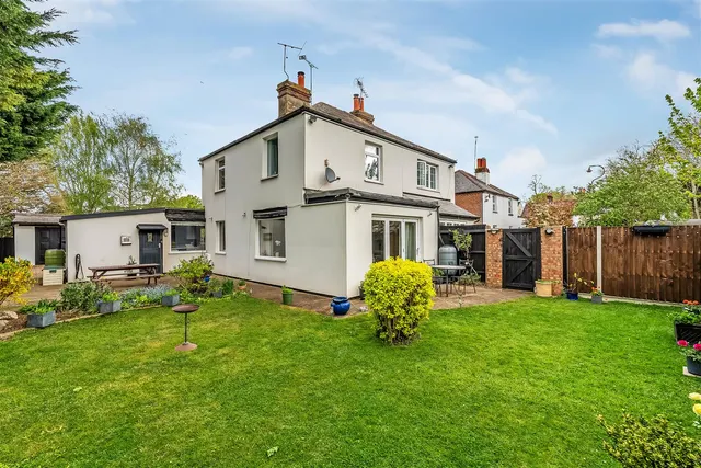 Kingston Road, Leatherhead, KT22, photo 1