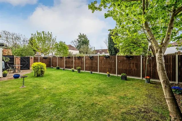 Kingston Road, Leatherhead, KT22, photo 2