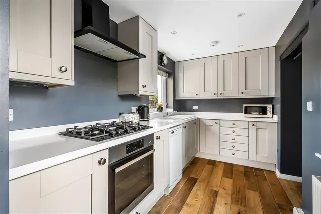 Kingston Road, Leatherhead, KT22, photo 3