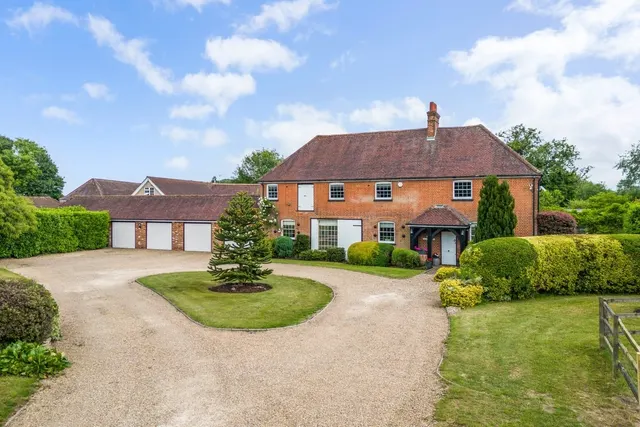 Chequers Lane, Abbotts Langley, photo 1
