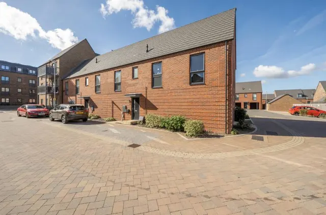 Holly Lane, Houghton Regis, LU5, photo 1