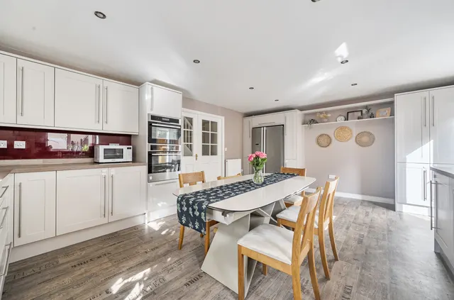 Kingfisher Grove, Three Mile Cross, RG7, photo 2