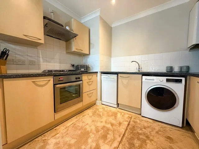 Roberts Way, Cranleigh, GU6, photo 3