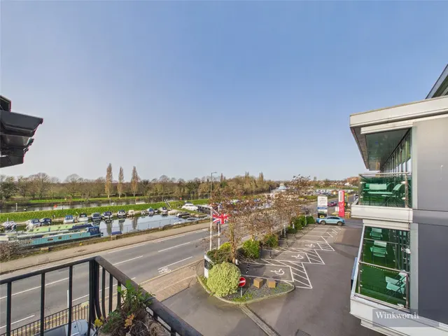 Photo 2 — Portsmouth Road, Long Ditton, Surbiton, Surrey, KT6