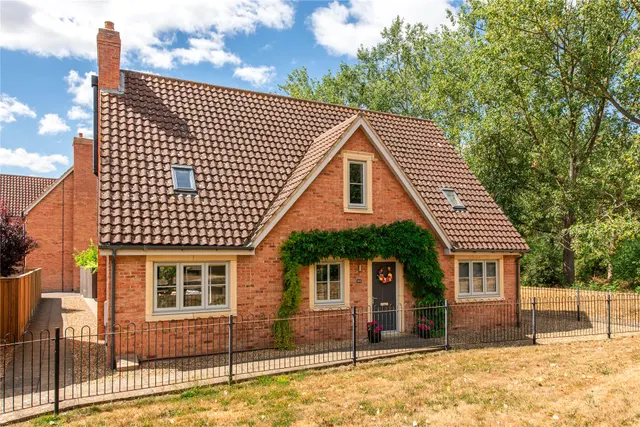 Woodall Close, Middleton, MK10, photo 1
