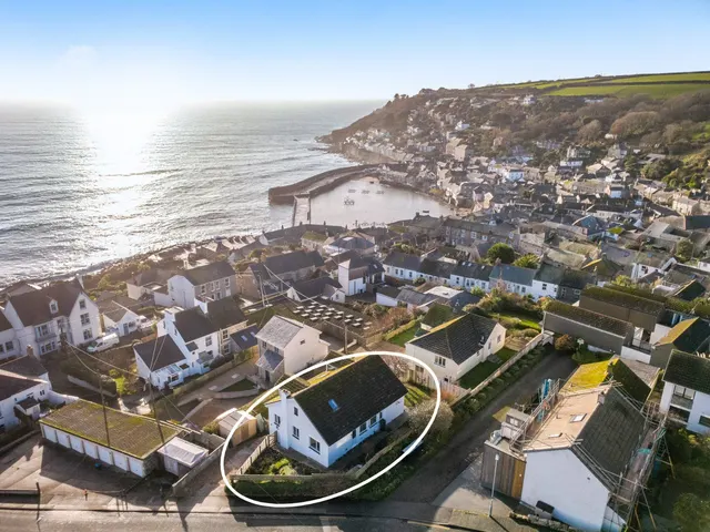 The Parade, Mousehole, TR19, photo 1