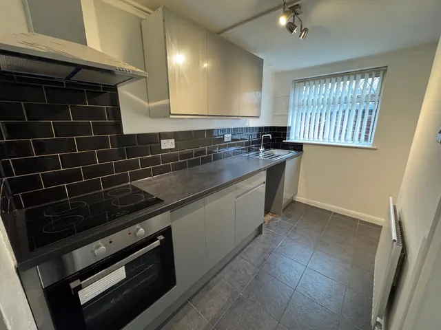 Dentwood Road, L8, photo 1