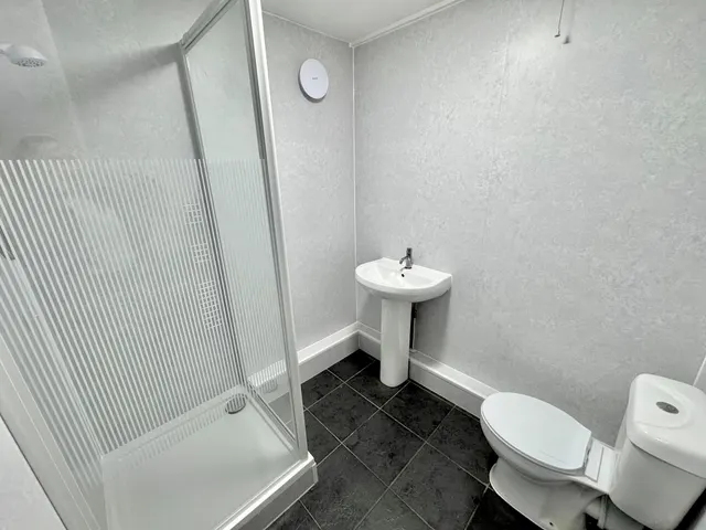 Dentwood Road, L8, photo 2