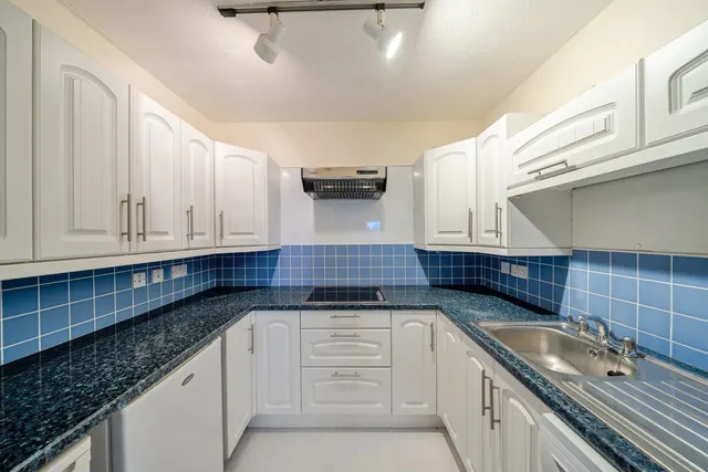 Uxbridge Road, Pinner, HA5, photo 2