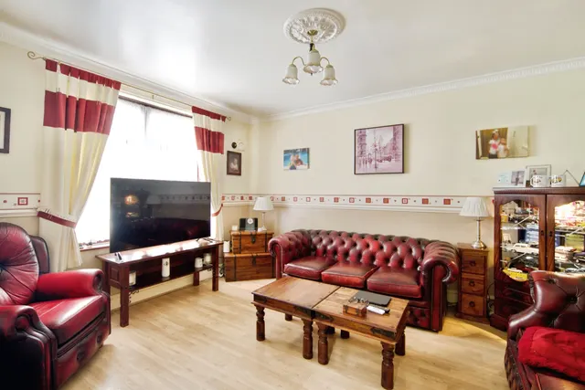 Photo 3 — Weston Road, Dagenham