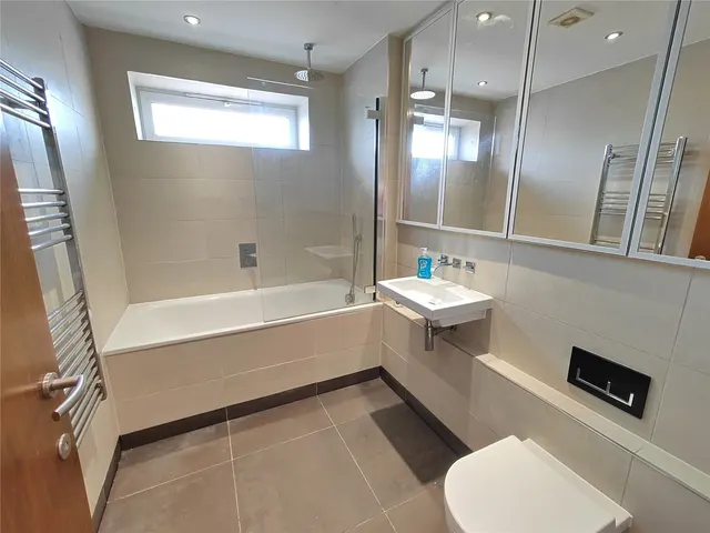 Photo 3 — Knoll Rise, Orpington, BR6