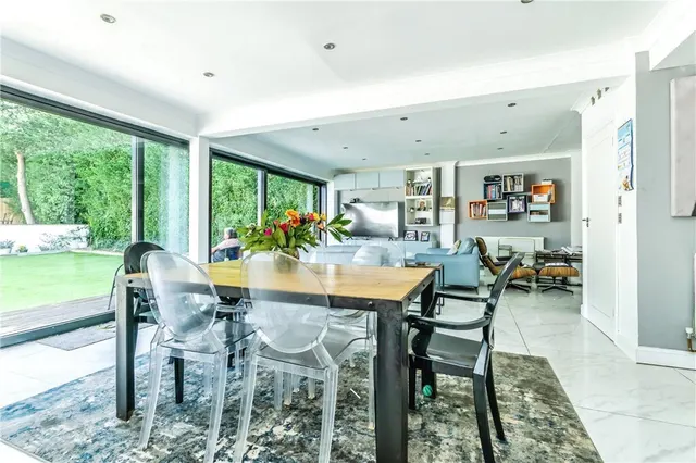 St. Michaels Road, Caterham, Surrey, CR3, photo 1
