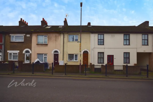 2 bedroom house, Luton Road, Chatham, ME4