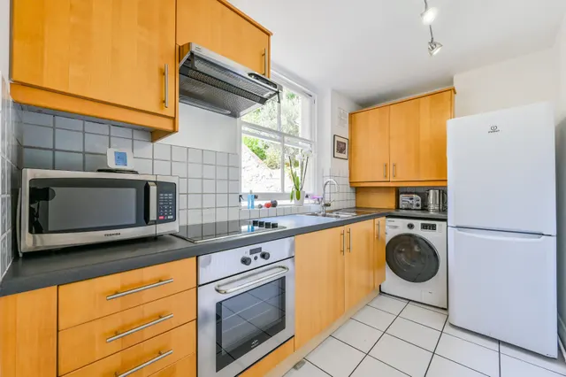 Photo 3 — 48D Goldney Road, London