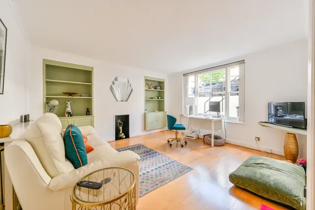 Photo 2 — 48D Goldney Road, London
