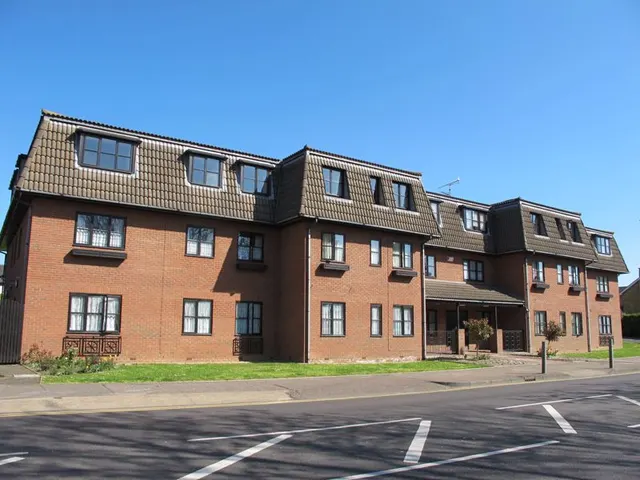 Rayleigh Road, Leigh-On-Sea, Essex, SS9 5PZ, photo 1
